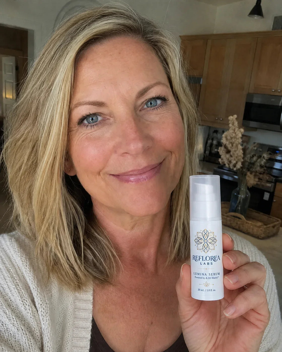 Woman holding the Lumina Serum bottle
